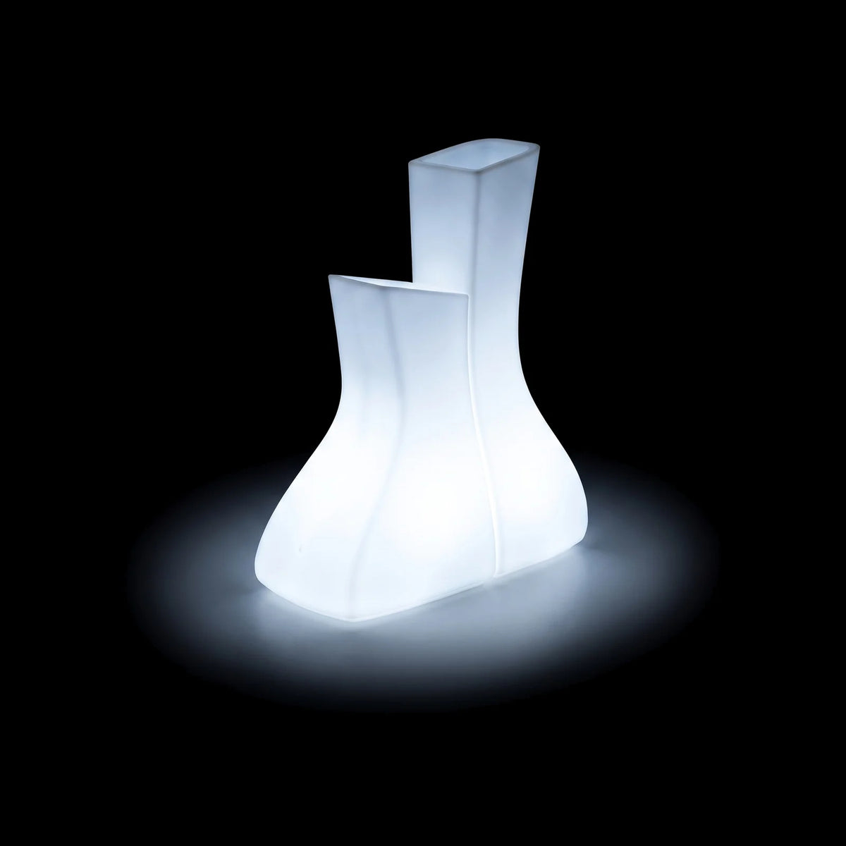 Pots Noma Twin LED Vondom en plusieurs tailles, allumés de l'intérieur sur fond noir