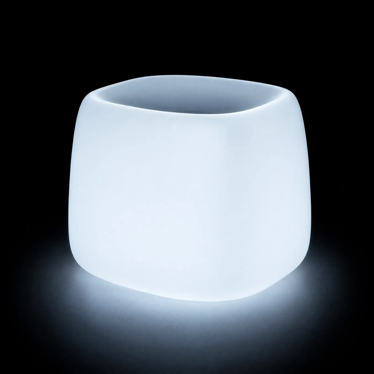 Pot - Organic Carré LED Vondom, éclairé de l'intérieur sur fond noir