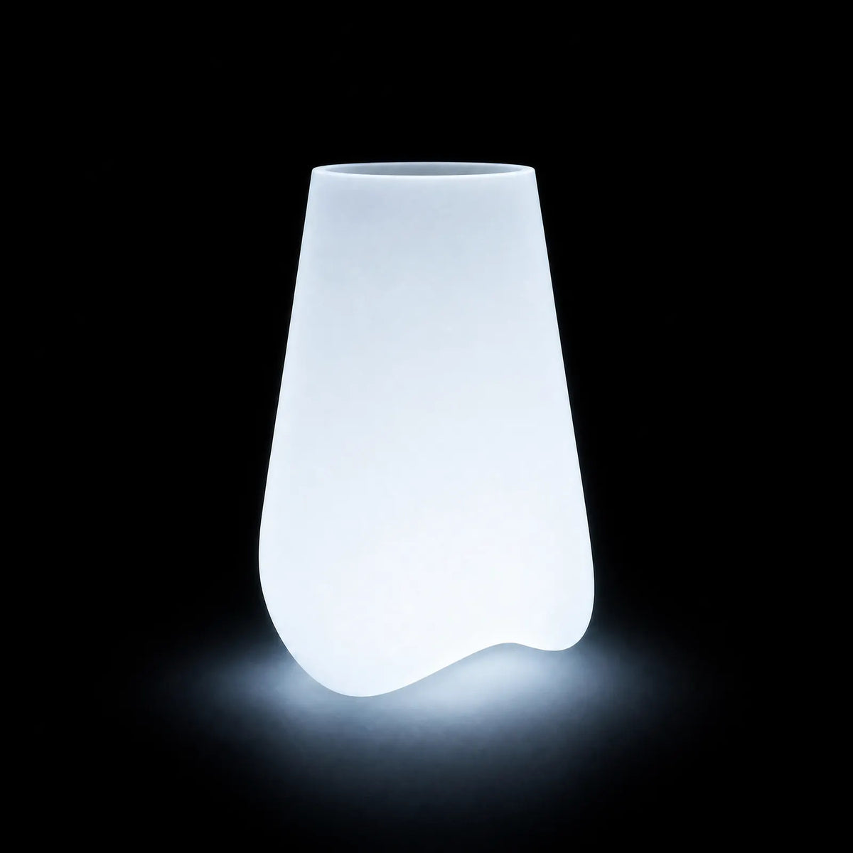 Pot - Pal LED Vondom, éclairé de l'intérieur sur fond noir