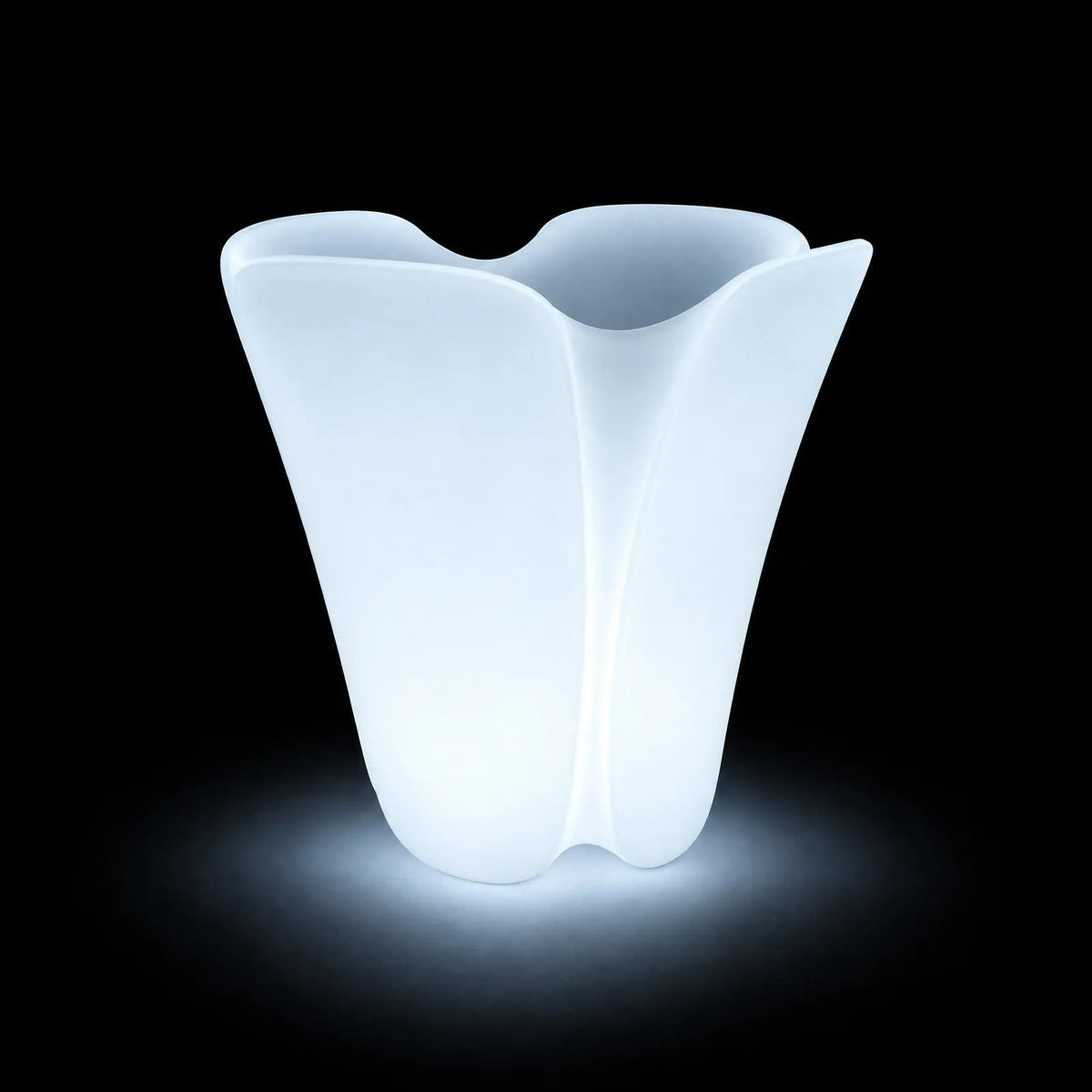 Pot - Pezzettina LED Vondom, éclairé de l'intérieur sur fond noir, taille 50x50x50 cm / 65x65x65 cm / 85x85x85 cm