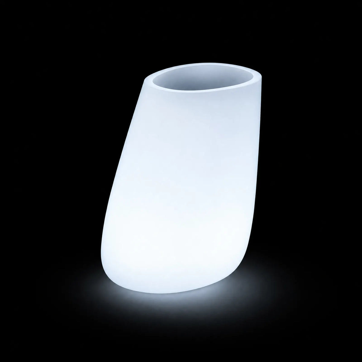 Pot - Stone LED Vondom, éclairé de l'intérieur sur fond noir, taille 60x46x70 cm / 86x64x100 cm / 105x84x120 cm