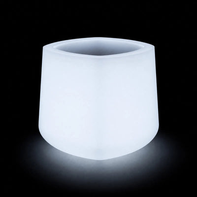 Pot - ULM Carré LED Vondom, éclairé de l'intérieur sur fond noir