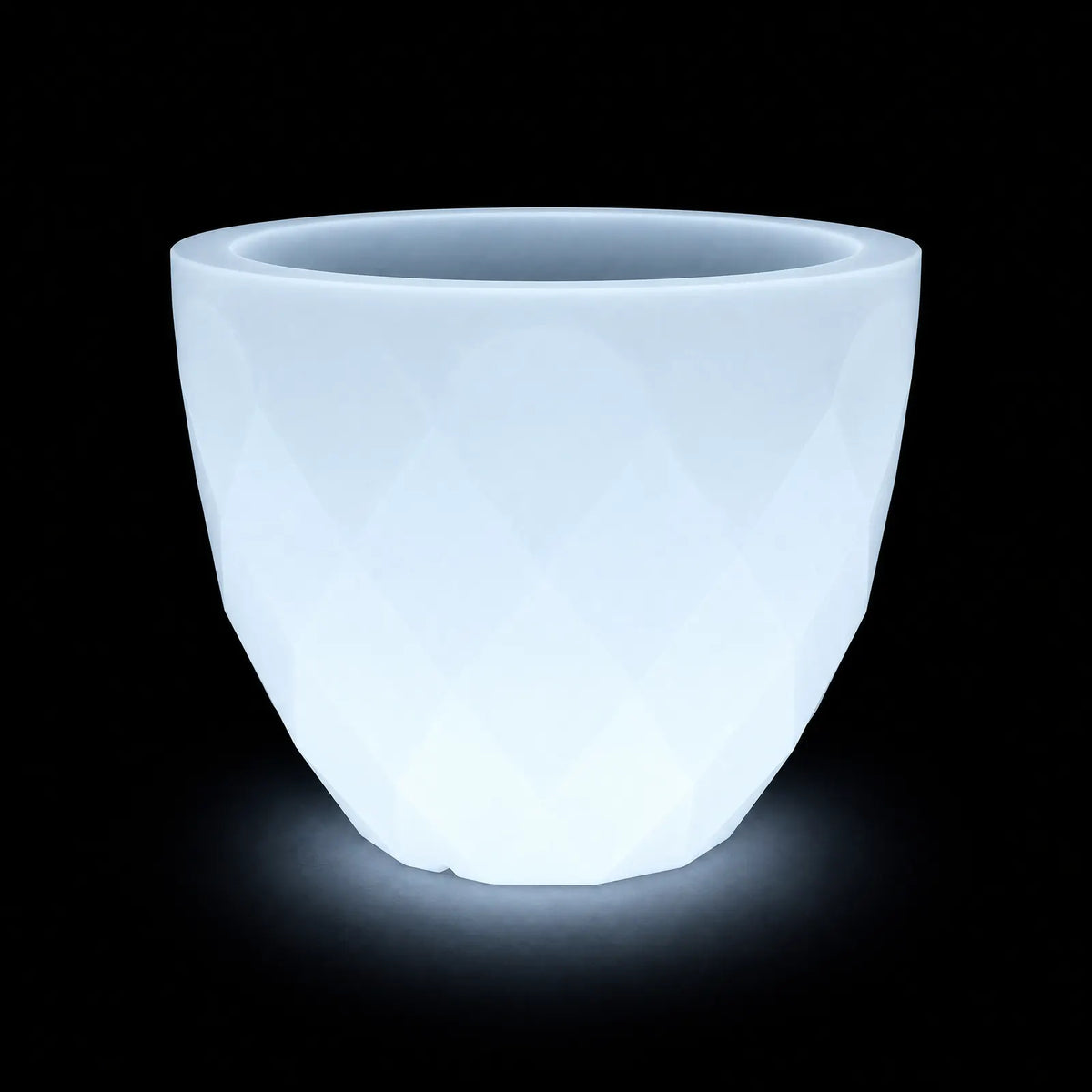 Pot - Vases LED Vondom, éclairé de l'intérieur sur fond noir, taille ø55x45 cm