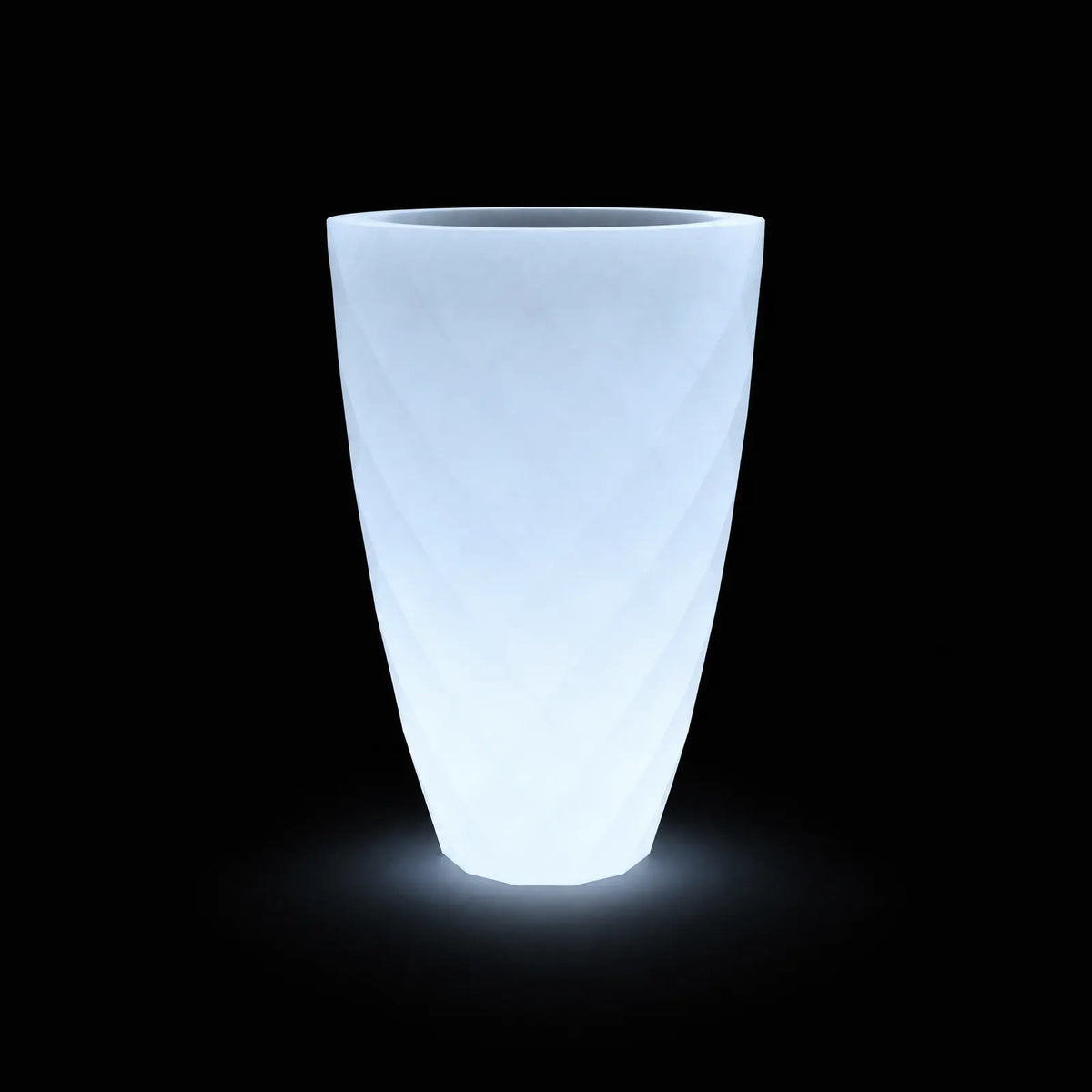 Pot - Vases LED Vondom, éclairé de l'intérieur sur fond noir, taille ø65x100 cm