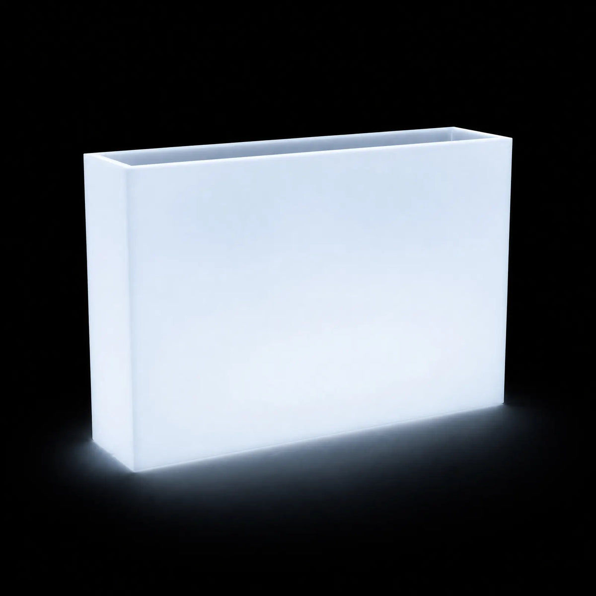Pot - Wall LED Vondom, éclairé de l'intérieur sur fond noir, taille 120x30x80 cm