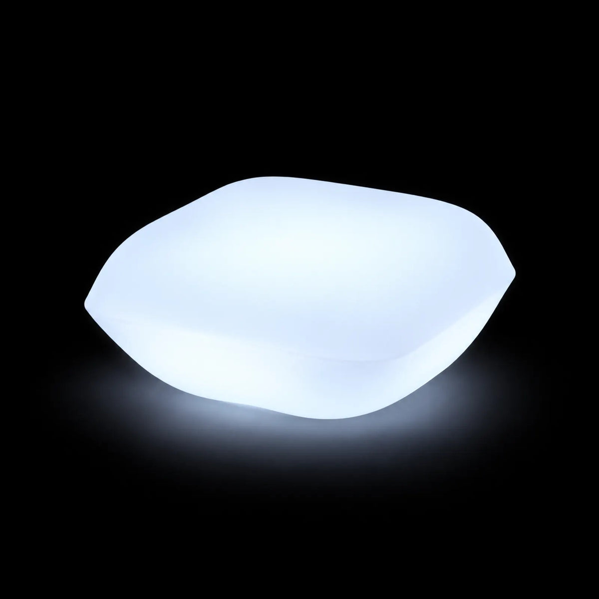 Pouf Pillow LED Vondom, éclairé de l'intérieur sur fond noir