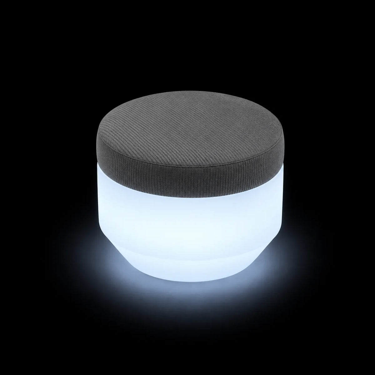 Pouf Vela Rond LED Vondom, éclairé de l'intérieur sur fond noir