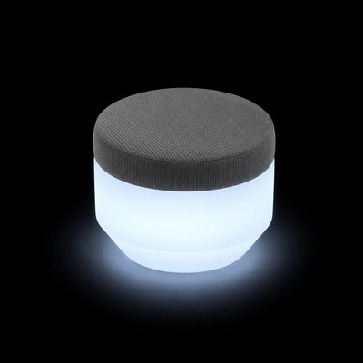 Pouf Vela Rond LED Vondom, éclairé de l'intérieur sur fond noir