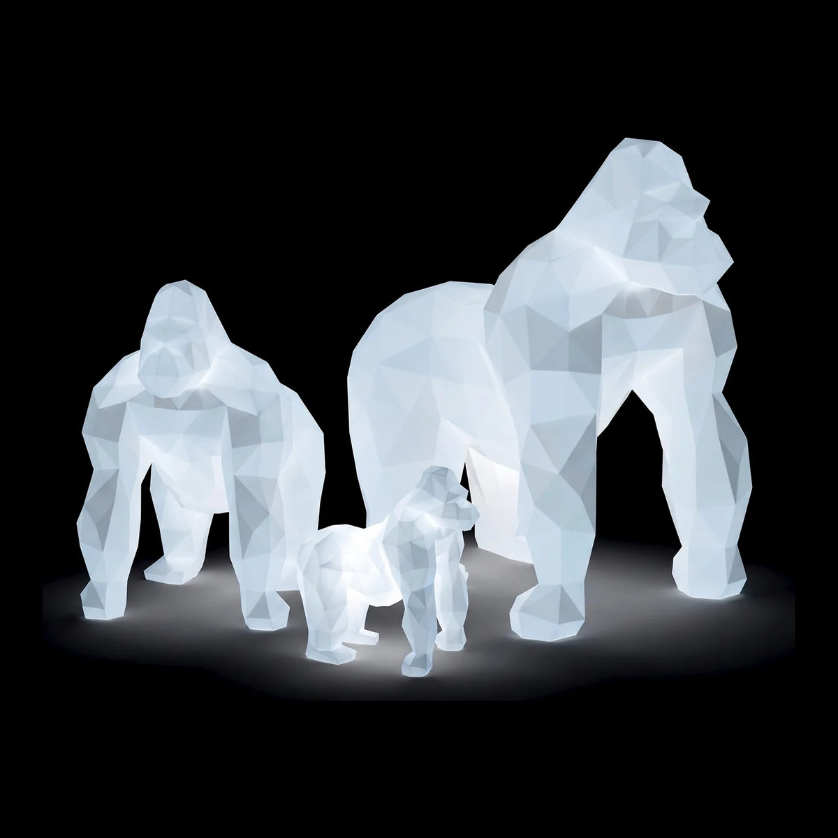 Statues Saru LED Vondom, gorille origami en trois tailles, allumées de l'intérieur sur fond noir