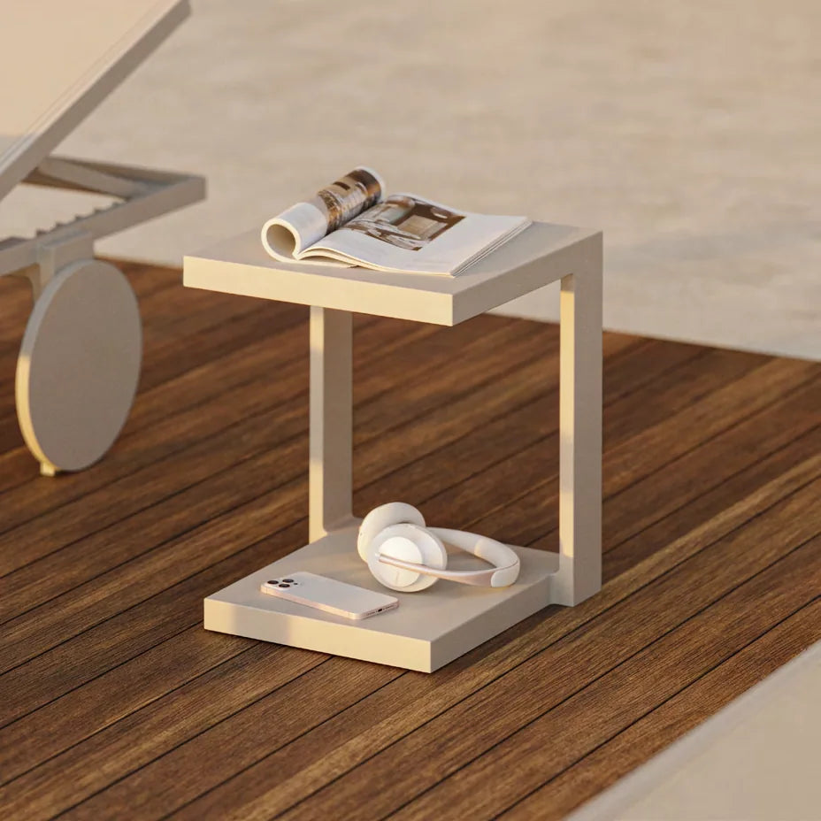 Table d'appoint de bain de soleil Gatsby Vondom, design Ramón Esteve