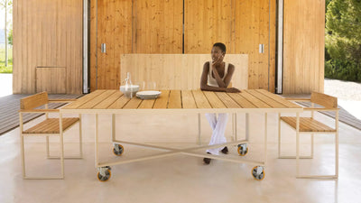 table-avec-roue-bois-de-teck