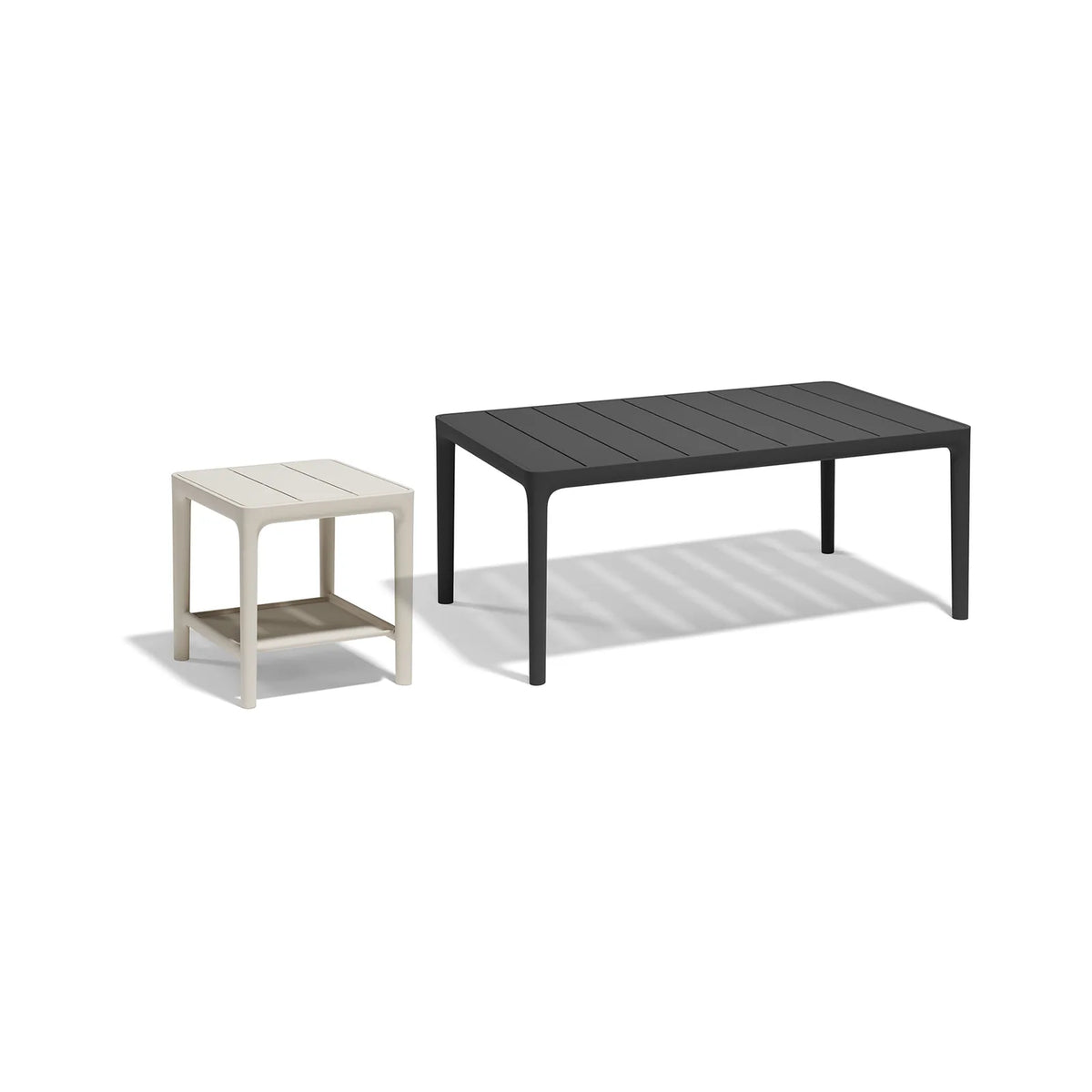 Tables basses Africa Vondom : modèle carré à étagère et modèle rectangulaire