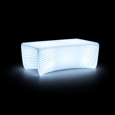 Table Basse Biophilia LED Vondom, éclairé de l'intérieur sur fond noir
