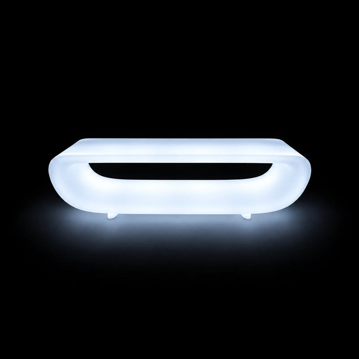 Table Basse Bum Bum LED Vondom, éclairé de l'intérieur sur fond noir