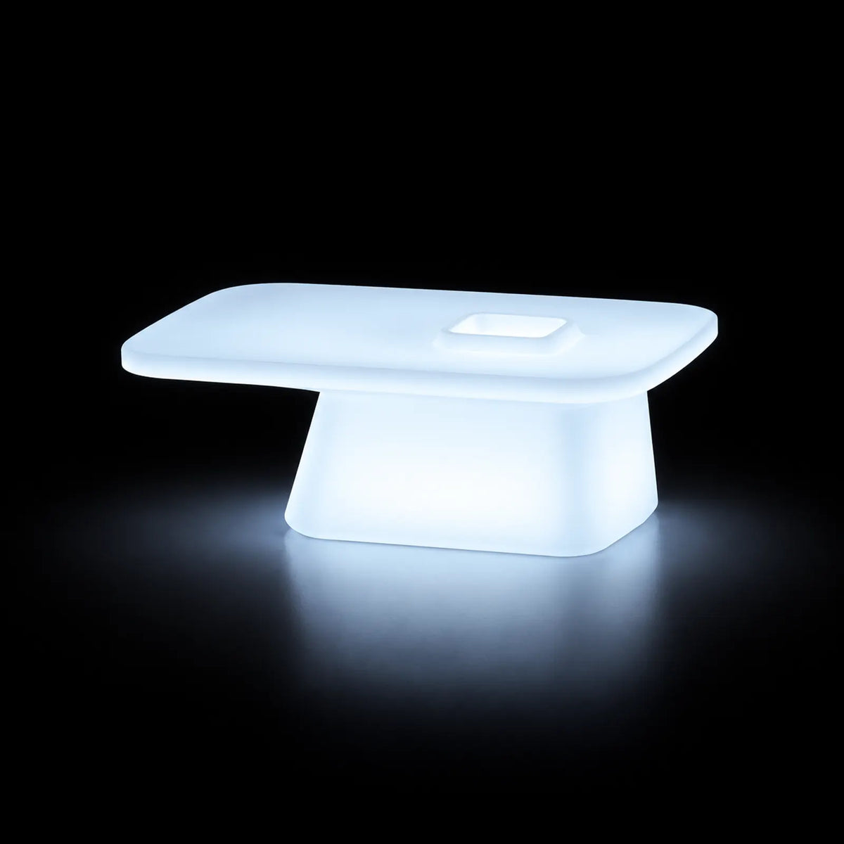 Table Basse Noma LED Vondom, éclairé de l'intérieur sur fond noir