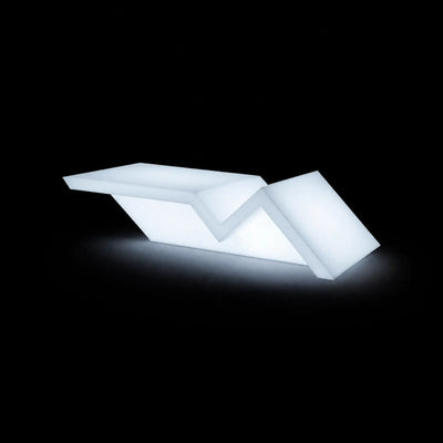 Table Basse - Rest Zigzag LED Vondom, éclairé de l'intérieur sur fond noir
