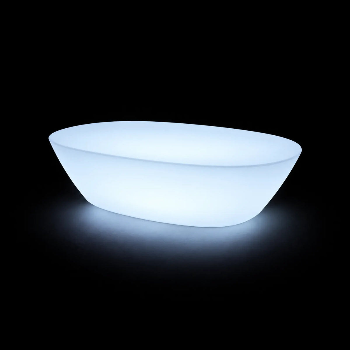 Table Basse Sabinas LED Vondom, éclairé de l'intérieur sur fond noir