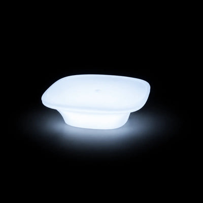 Table Basse UFO LED Vondom, éclairé de l'intérieur sur fond noir