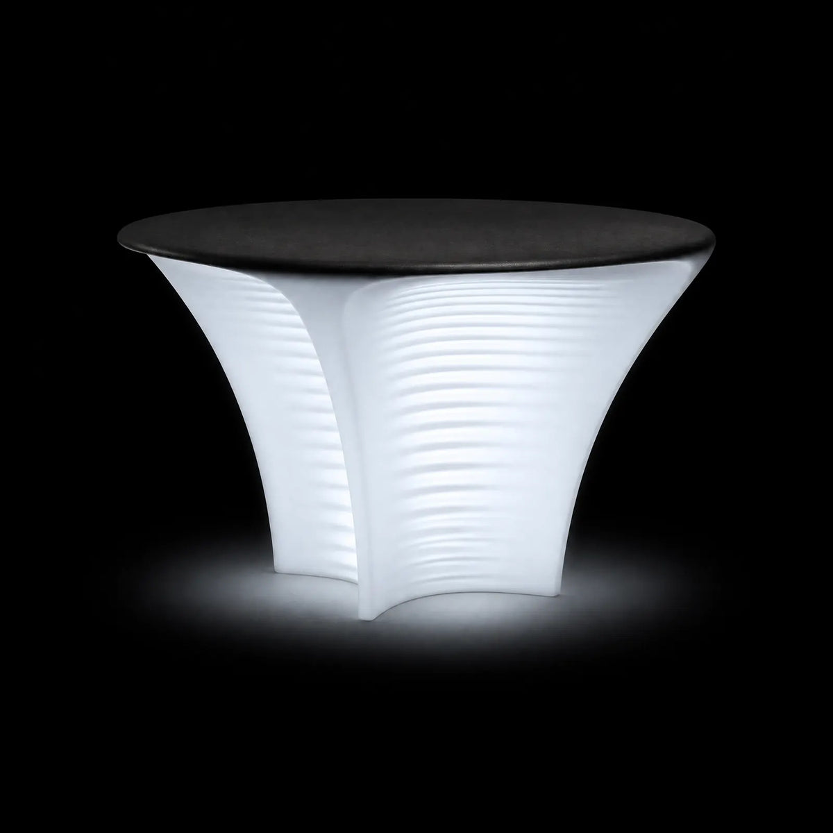 Table de Jardin Biophilia LED Vondom, éclairé de l'intérieur sur fond noir