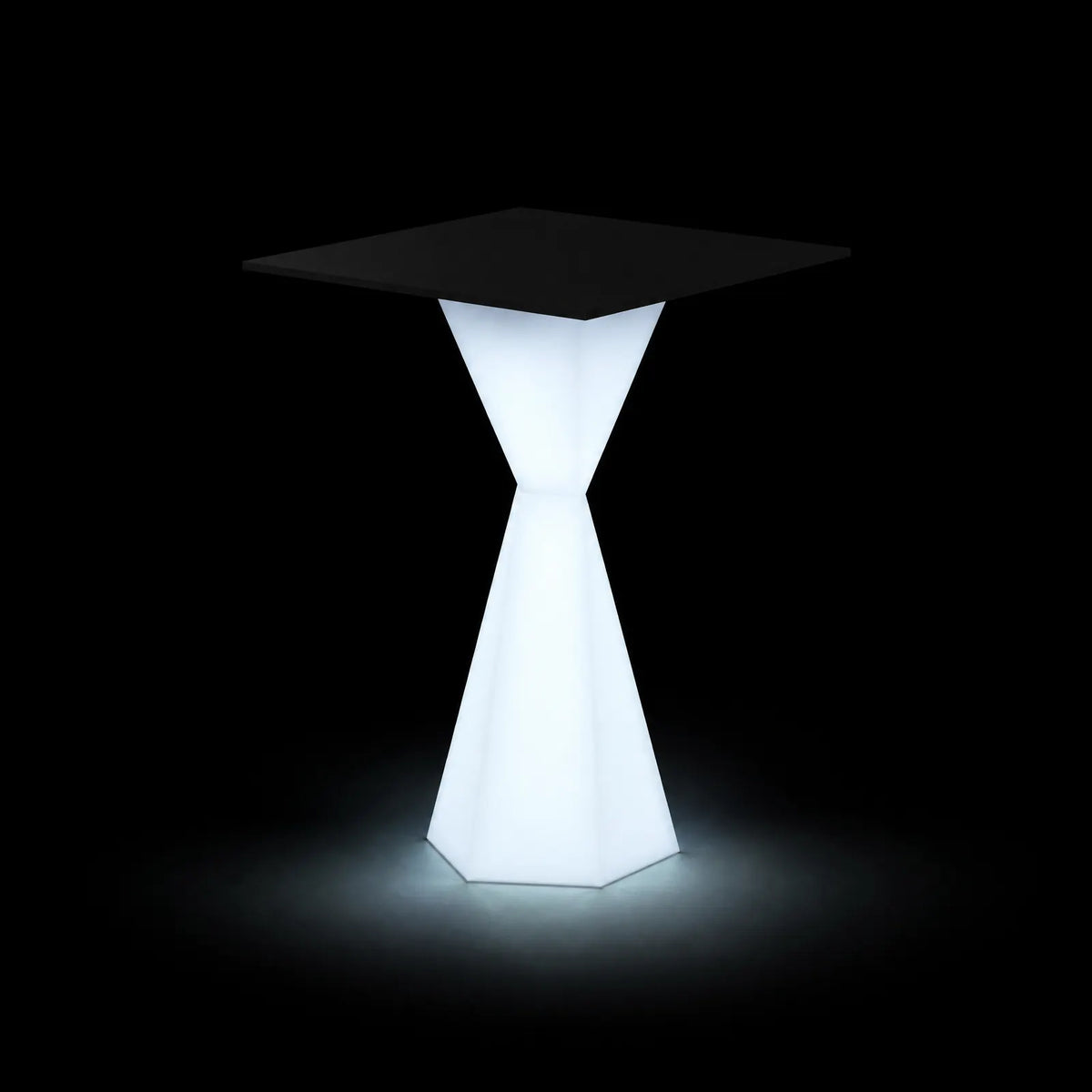 Table de Jardin Vertex Carrée LED Vondom, éclairé de l'intérieur sur fond noir, taille 50x50x72 cm