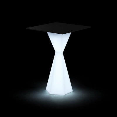 Table de Jardin Vertex Carrée LED Vondom, éclairé de l'intérieur sur fond noir, taille 50x50x72 cm