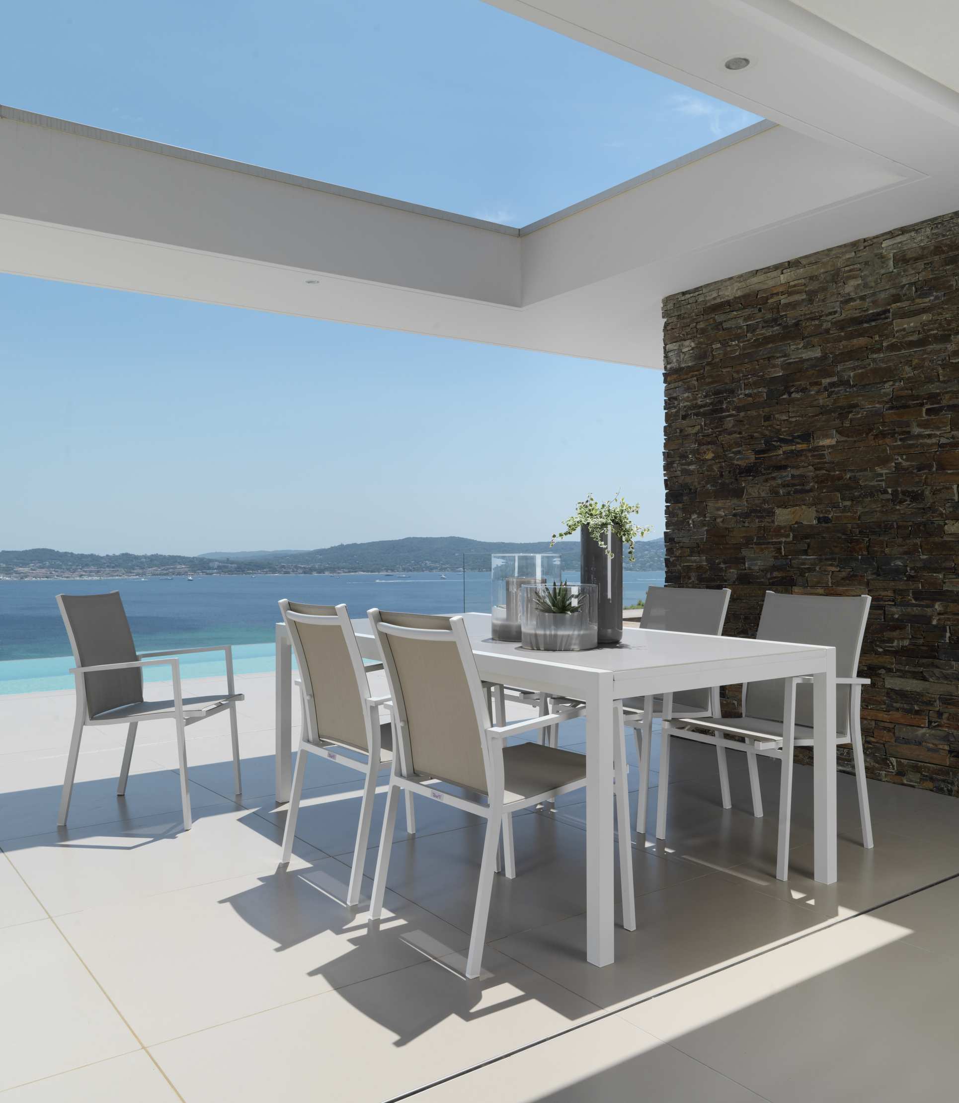 Ensemble_Table_Verre_jardin_Chaises