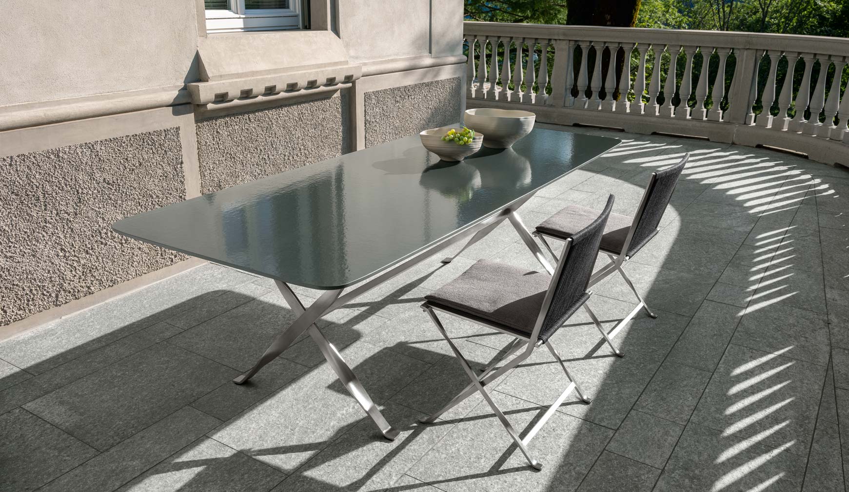 table_exterieur_aluminium_pied_croise